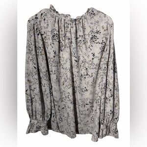 Women’s Ava & Viv 3X Boho Gray Floral blouse! Navy and white flowers! EUC! Cute!